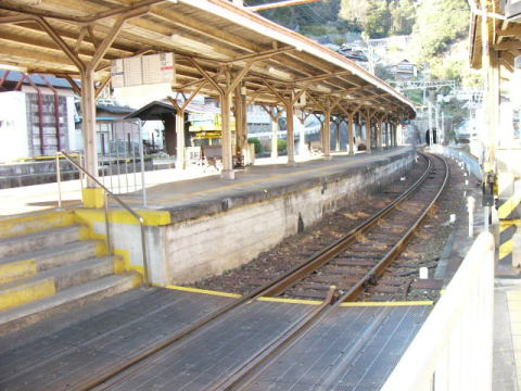 南海高野線高野下駅改札口から橋本方面を見る